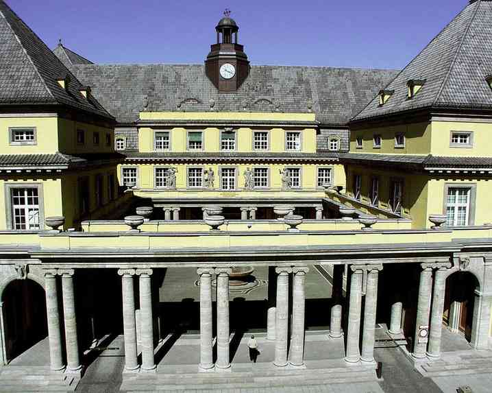 Файл:166398 Munich Re.jpg