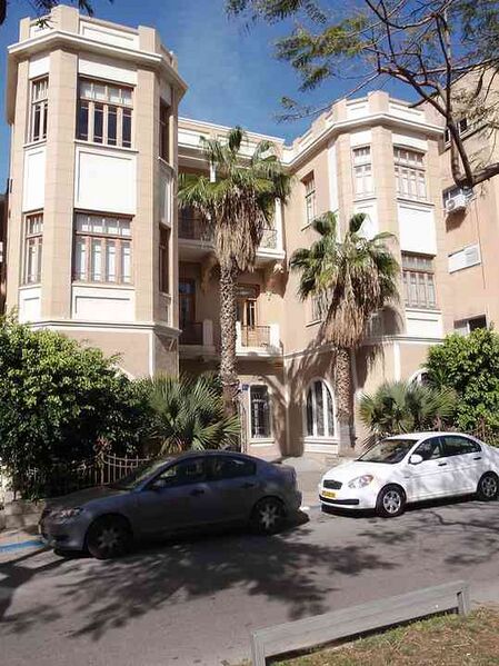 Файл:10541376 Банк Мизрахи-Тфахот.jpg