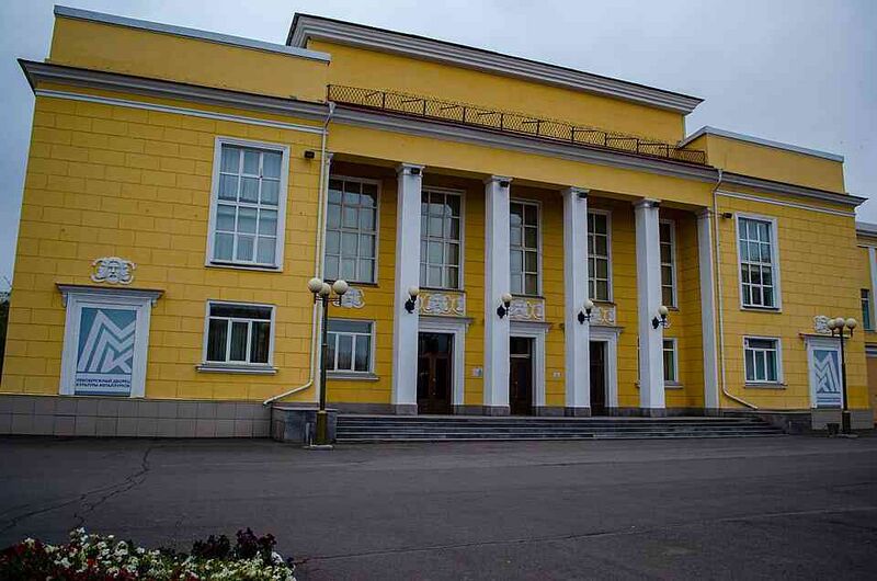 Файл:4760354 Левобережный Дворец культуры металлургов.jpg