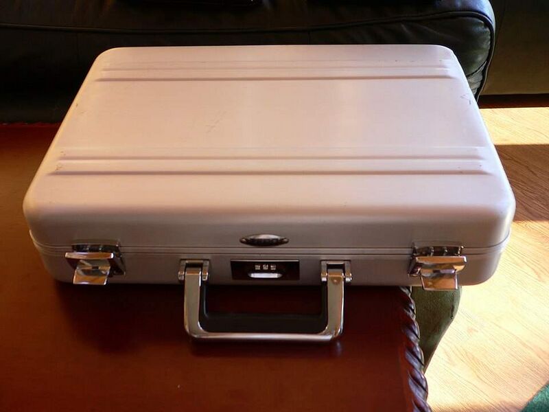 Файл:2147365 Zero Halliburton.jpg