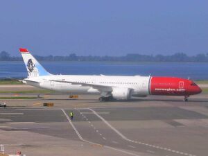 7750733 Norwegian Air UK.jpg