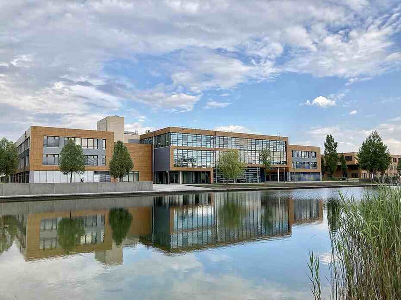 Файл:166041 Infineon Technologies.jpg