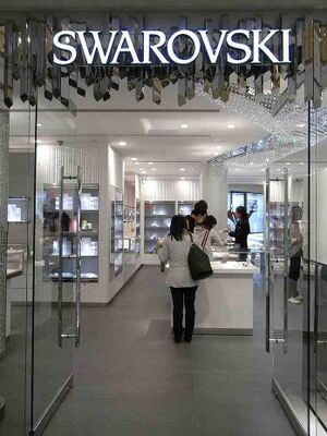 884360 Swarovski.jpg