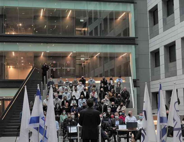 Файл:745945 Rafael.jpg