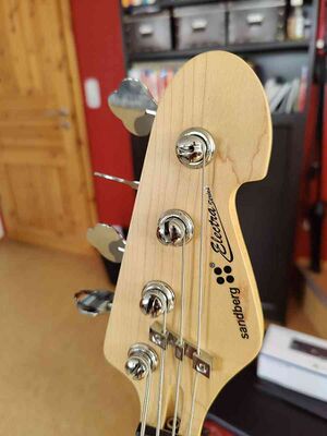 1126803 Sandberg Guitars.jpg