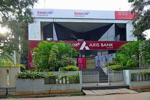 8980523 Axis Bank.jpg