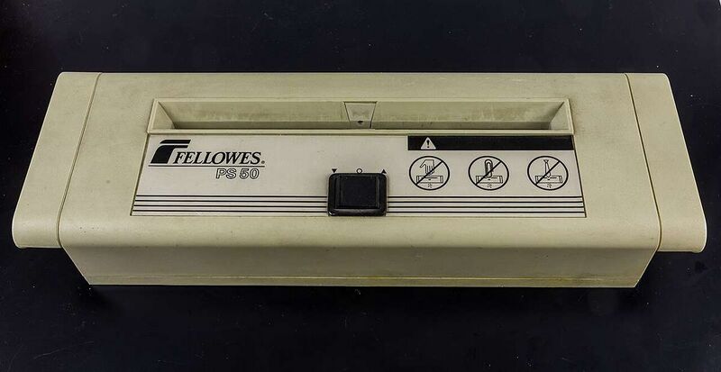 Файл:1262770 Fellowes.jpg