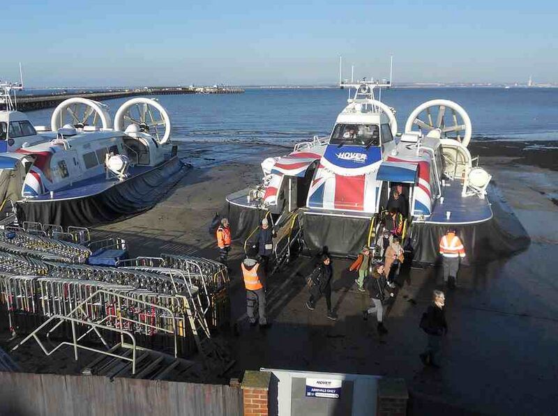 Файл:4260593 Hovertravel.jpg