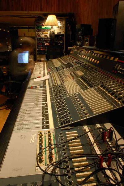 Файл:5356781 Neve Electronics.jpg